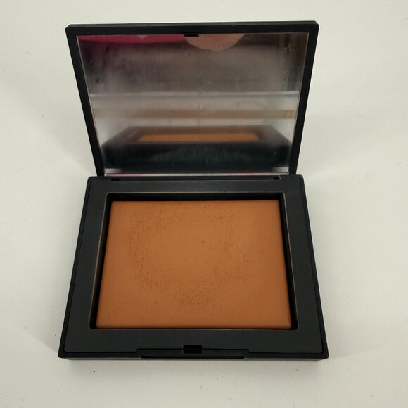 NARS Light Reflecting Setting Powder Sunstone-Pressed Makeup - Picture 3 of 8